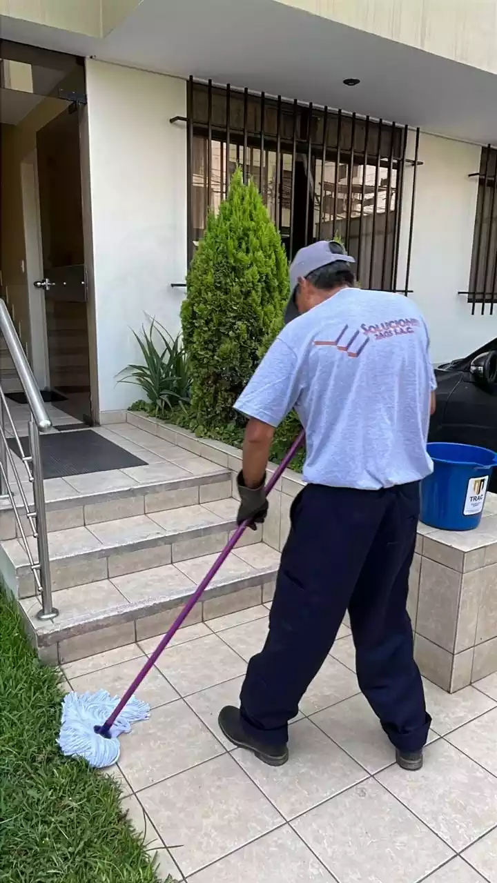 Almacén logístico limpio